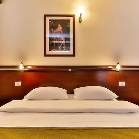 Max Prestige Hotel 4*